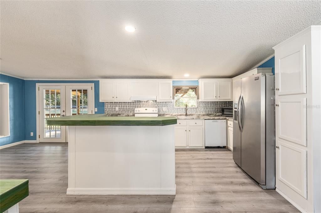 En Venta: $650,000 (7 camas, 5 baños, 3216 Pies cuadrados)