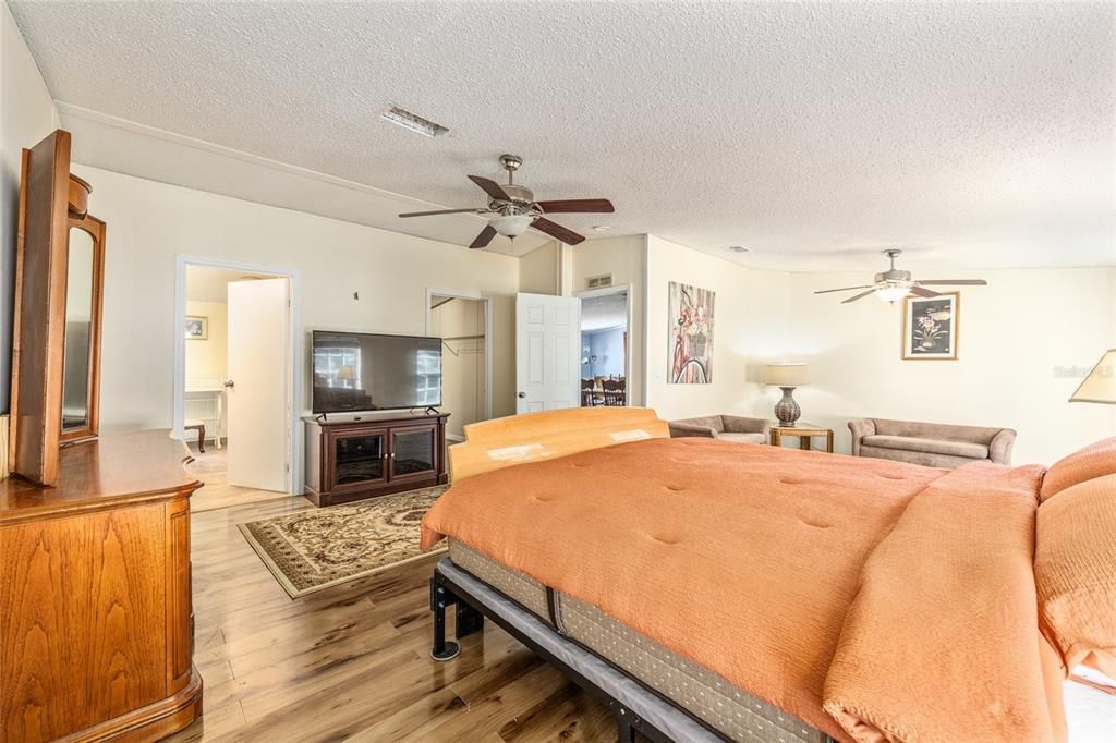 En Venta: $650,000 (7 camas, 5 baños, 3216 Pies cuadrados)