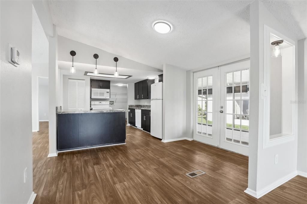 出租: $1,495 (3 贝兹, 2 浴室, 1248 平方英尺)