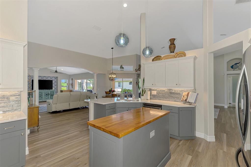 На продажу: $514,900 (3 спален, 2 ванн, 2495 Квадратных фут)