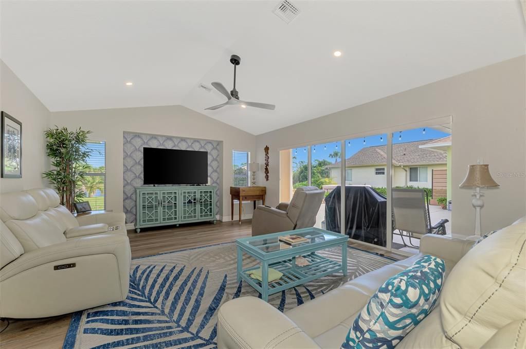 На продажу: $514,900 (3 спален, 2 ванн, 2495 Квадратных фут)