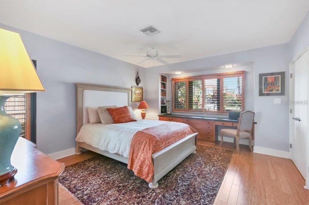 合同活跃: $1,995,000 (3 贝兹, 2 浴室, 2821 平方英尺)