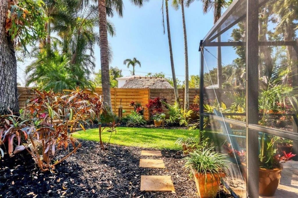 合同活跃: $1,995,000 (3 贝兹, 2 浴室, 2821 平方英尺)