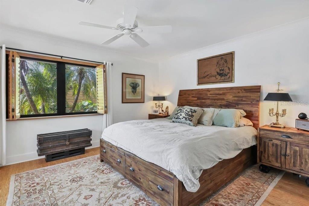 合同活跃: $1,995,000 (3 贝兹, 2 浴室, 2821 平方英尺)