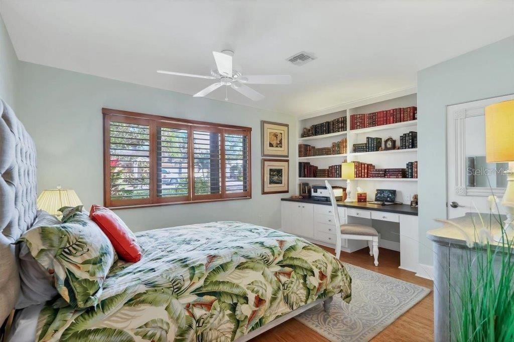 合同活跃: $1,995,000 (3 贝兹, 2 浴室, 2821 平方英尺)