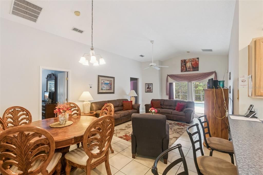 For Sale: $367,500 (5 beds, 3 baths, 1673 Square Feet)