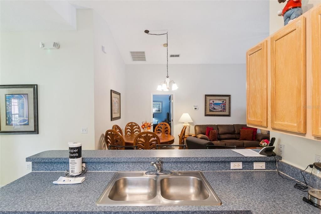 For Sale: $367,500 (5 beds, 3 baths, 1673 Square Feet)