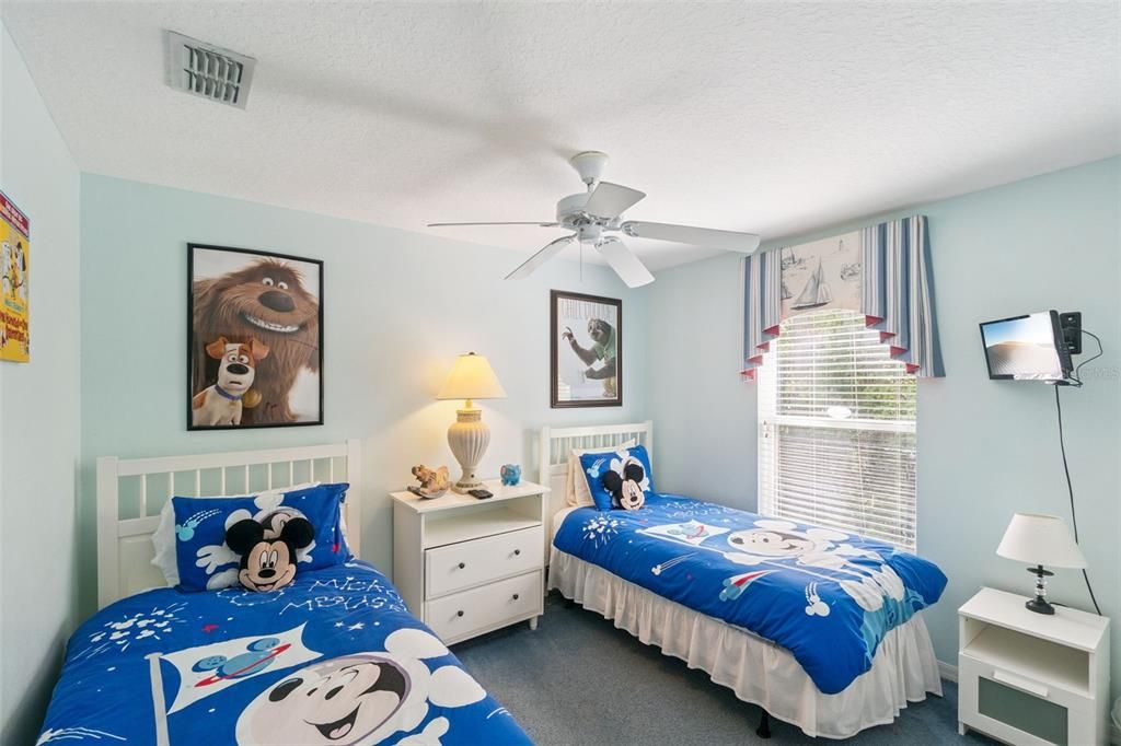 For Sale: $367,500 (5 beds, 3 baths, 1673 Square Feet)