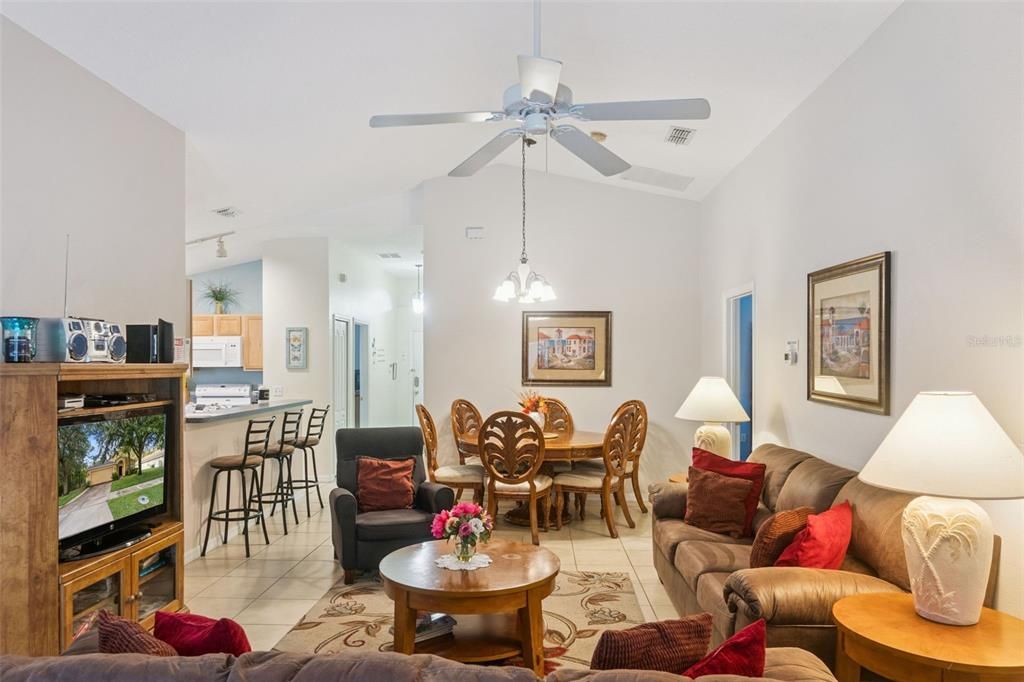 For Sale: $367,500 (5 beds, 3 baths, 1673 Square Feet)