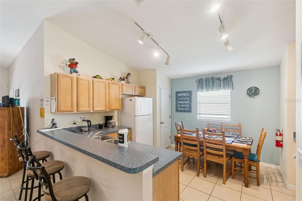 For Sale: $367,500 (5 beds, 3 baths, 1673 Square Feet)