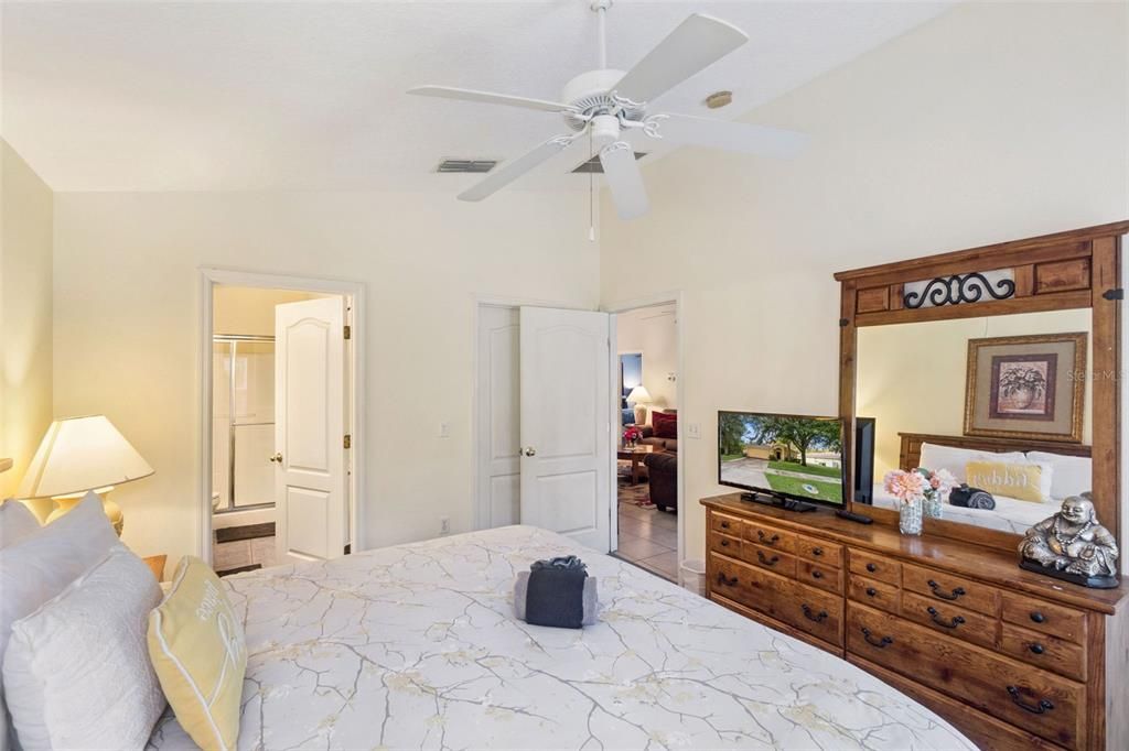 For Sale: $367,500 (5 beds, 3 baths, 1673 Square Feet)