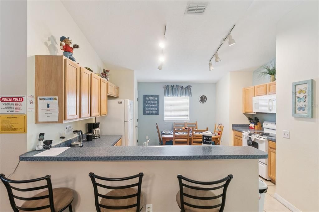 For Sale: $367,500 (5 beds, 3 baths, 1673 Square Feet)