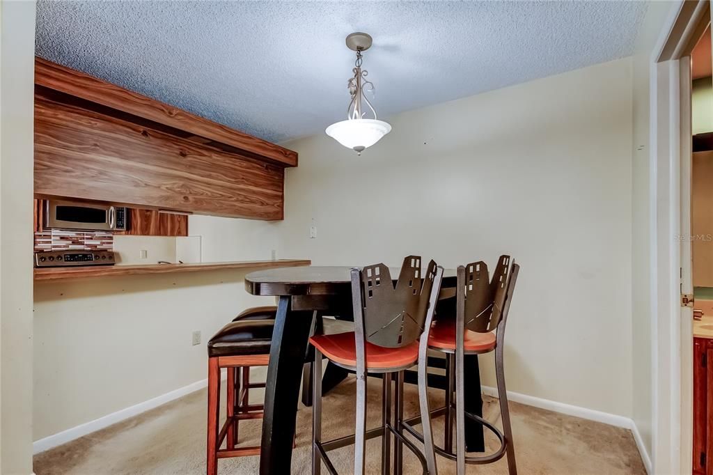 Под контрактом: $225,000 (3 спален, 2 ванн, 1572 Квадратных фут)