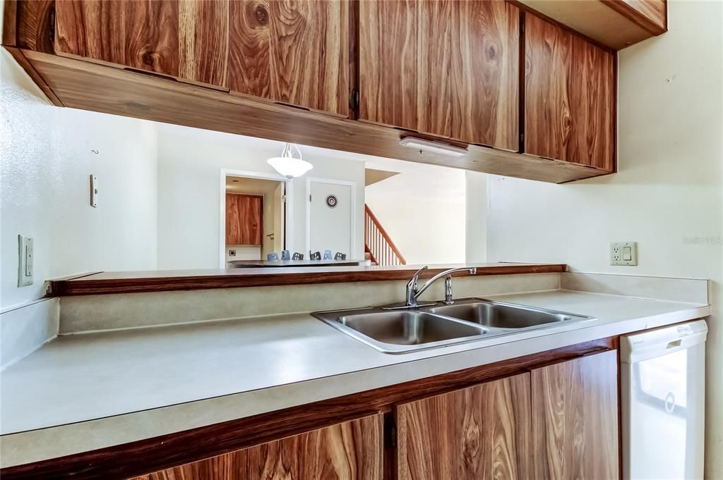 Под контрактом: $225,000 (3 спален, 2 ванн, 1572 Квадратных фут)