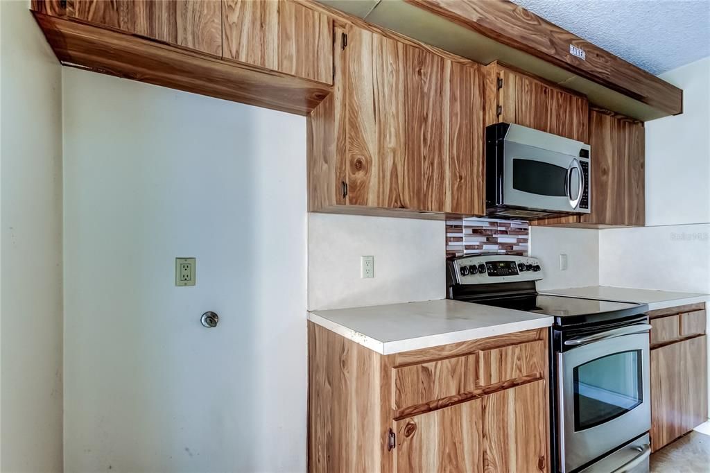 Под контрактом: $225,000 (3 спален, 2 ванн, 1572 Квадратных фут)