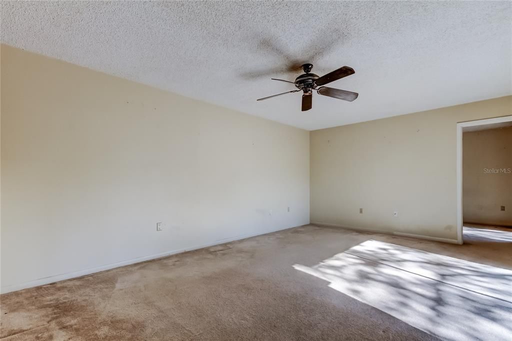 Под контрактом: $225,000 (3 спален, 2 ванн, 1572 Квадратных фут)