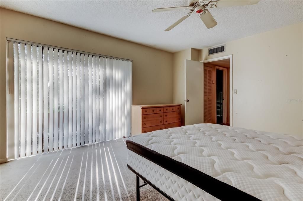 Под контрактом: $225,000 (3 спален, 2 ванн, 1572 Квадратных фут)