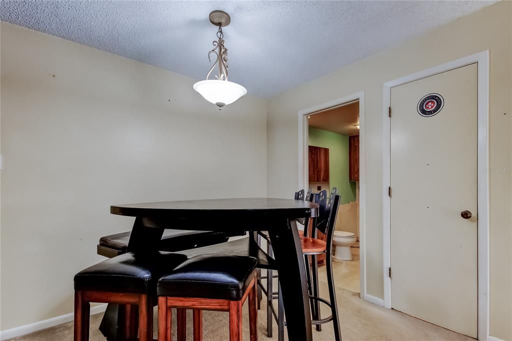 Под контрактом: $225,000 (3 спален, 2 ванн, 1572 Квадратных фут)