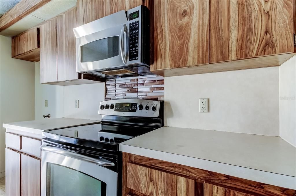 Под контрактом: $225,000 (3 спален, 2 ванн, 1572 Квадратных фут)