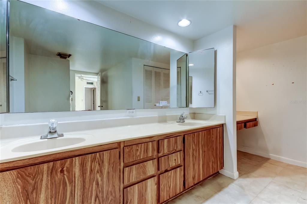 Под контрактом: $225,000 (3 спален, 2 ванн, 1572 Квадратных фут)