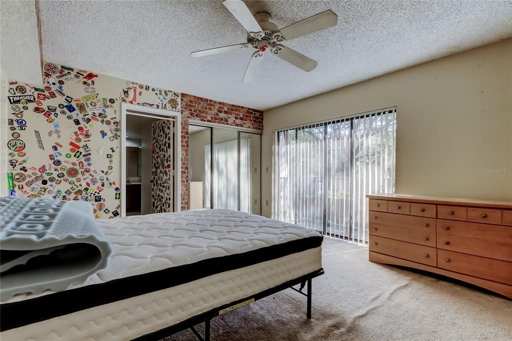 Под контрактом: $225,000 (3 спален, 2 ванн, 1572 Квадратных фут)