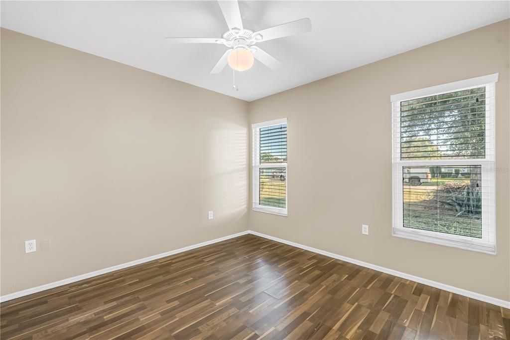 Под контрактом: $449,900 (3 спален, 2 ванн, 1500 Квадратных фут)