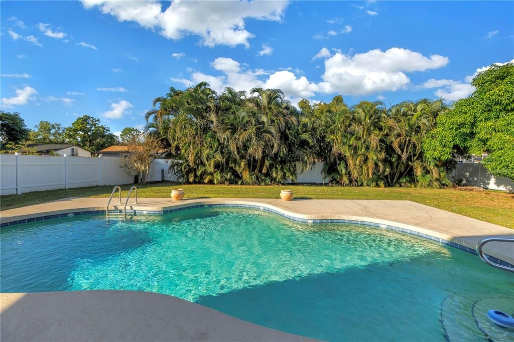 Под контрактом: $449,900 (3 спален, 2 ванн, 1500 Квадратных фут)