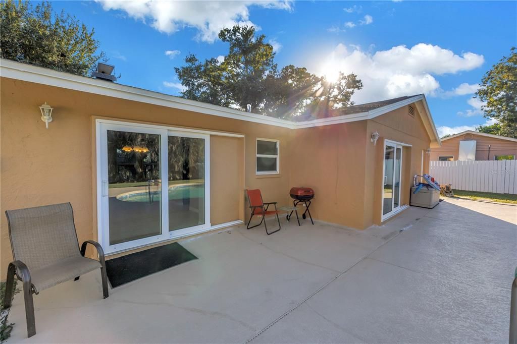 Под контрактом: $449,900 (3 спален, 2 ванн, 1500 Квадратных фут)