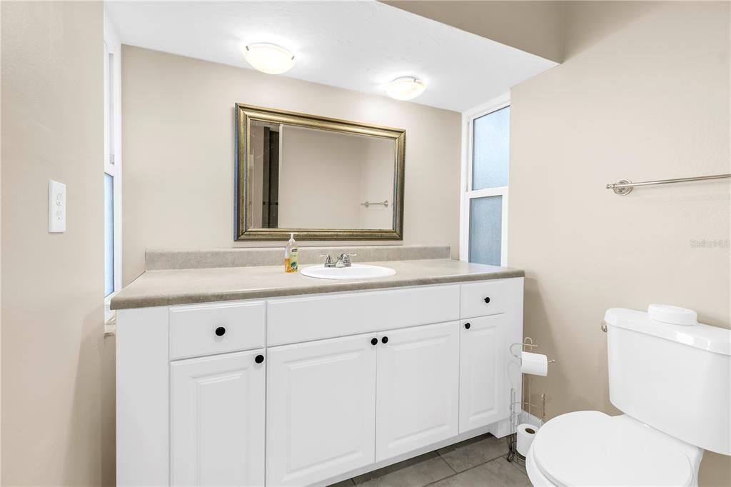 Под контрактом: $449,900 (3 спален, 2 ванн, 1500 Квадратных фут)