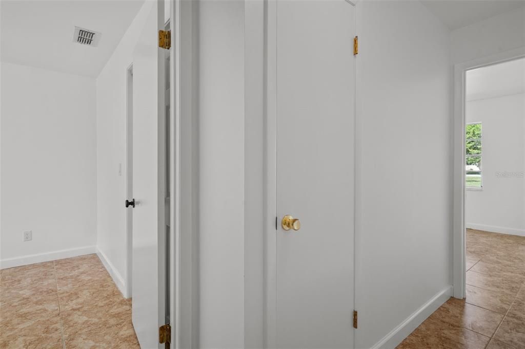 Active With Contract: $270,000 (2 beds, 2 baths, 1062 Square Feet)