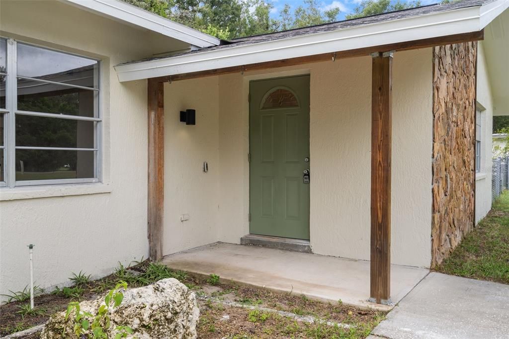 Active With Contract: $270,000 (2 beds, 2 baths, 1062 Square Feet)