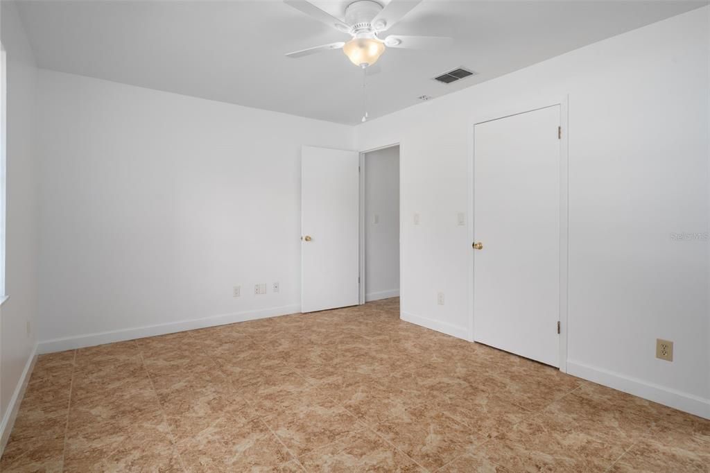 Active With Contract: $270,000 (2 beds, 2 baths, 1062 Square Feet)