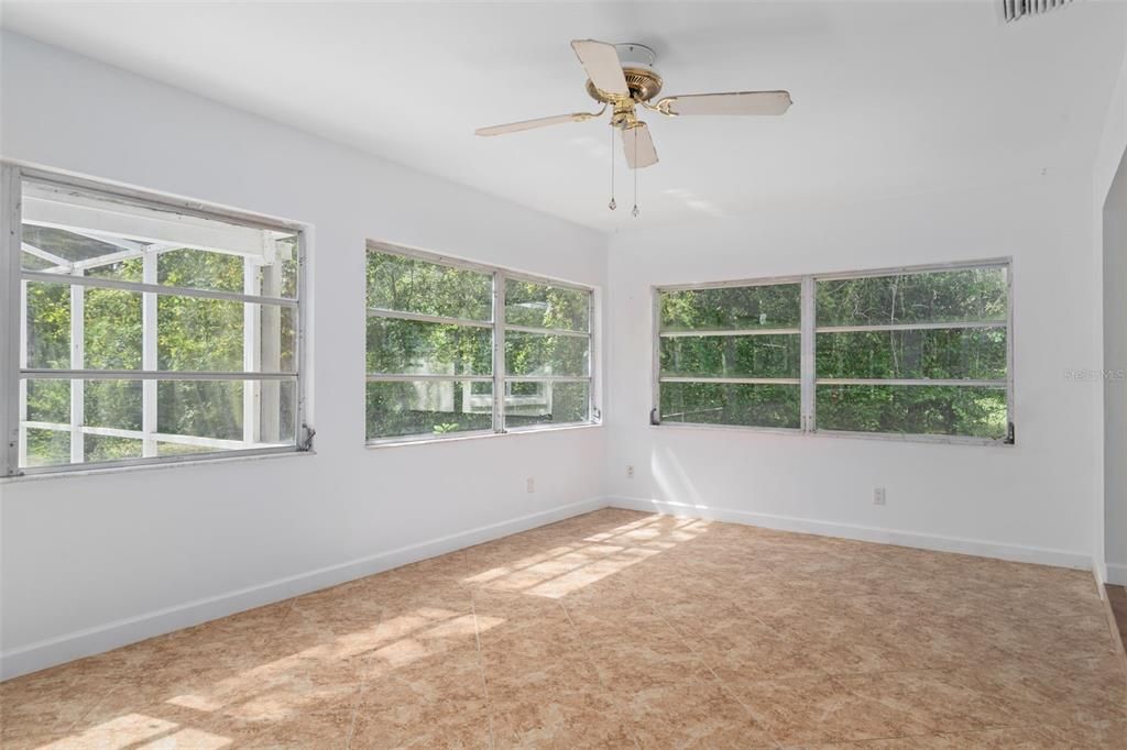 Active With Contract: $270,000 (2 beds, 2 baths, 1062 Square Feet)