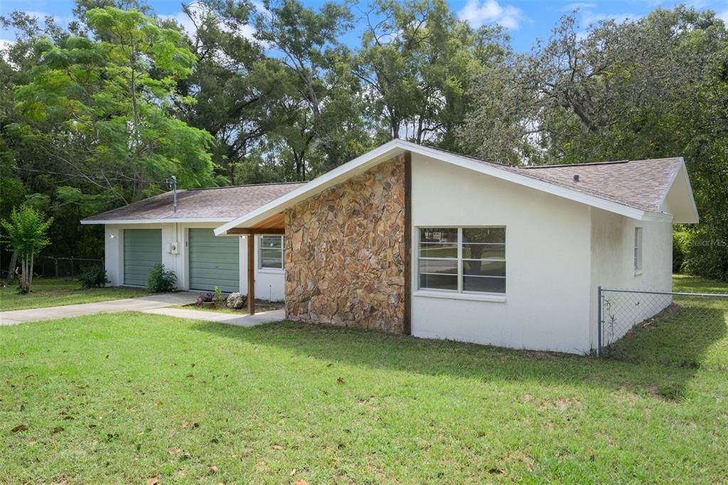 Active With Contract: $270,000 (2 beds, 2 baths, 1062 Square Feet)