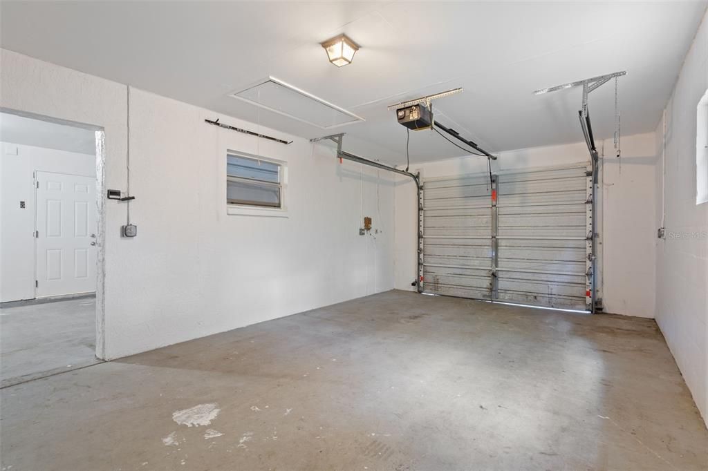 Active With Contract: $270,000 (2 beds, 2 baths, 1062 Square Feet)