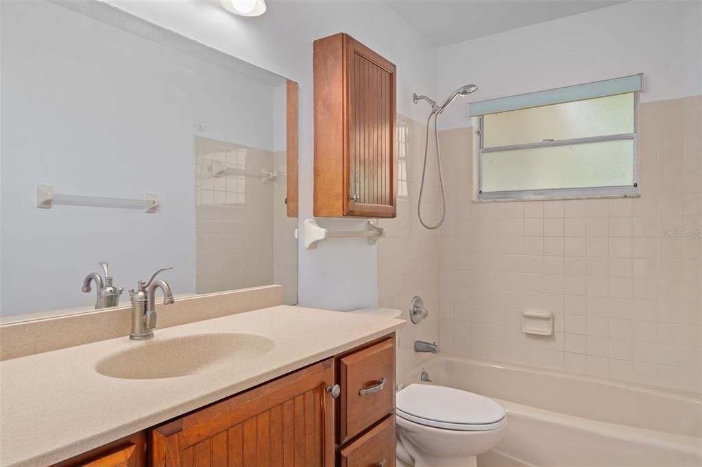 Active With Contract: $270,000 (2 beds, 2 baths, 1062 Square Feet)