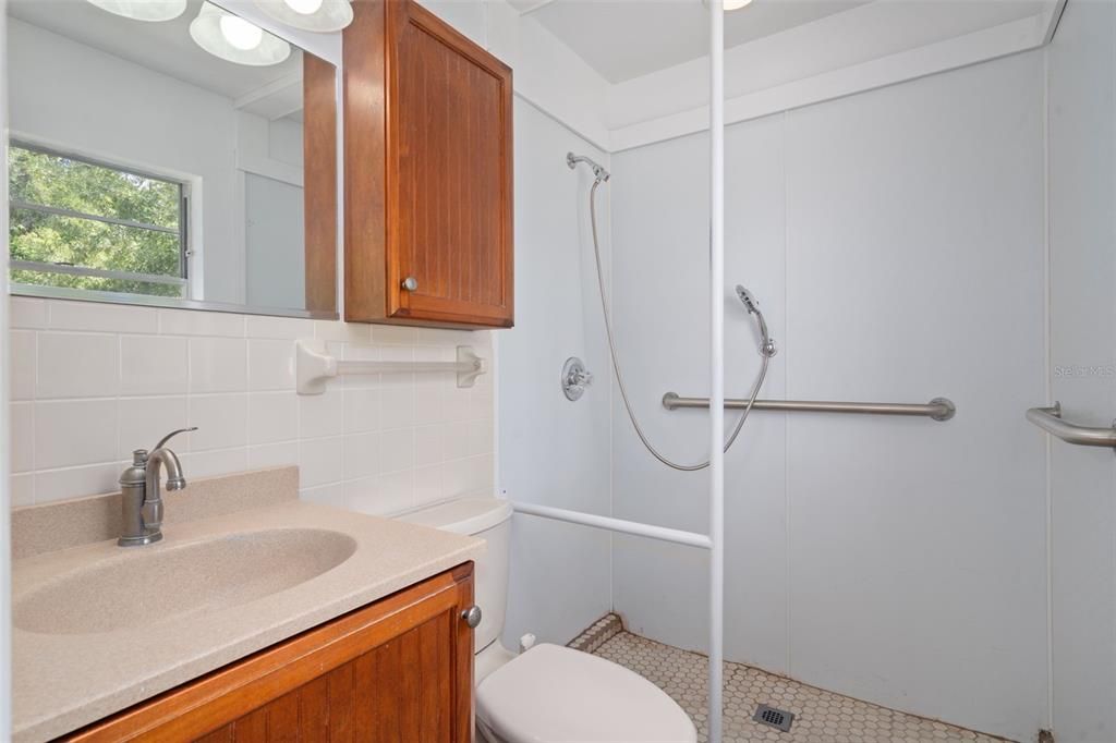 Active With Contract: $270,000 (2 beds, 2 baths, 1062 Square Feet)