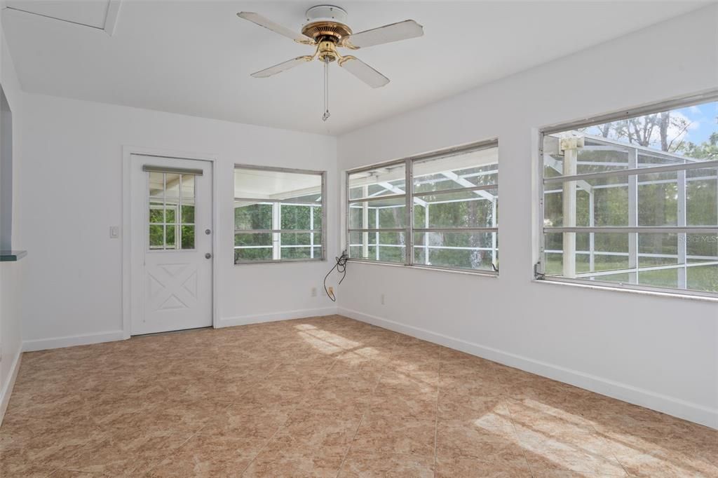 Active With Contract: $270,000 (2 beds, 2 baths, 1062 Square Feet)