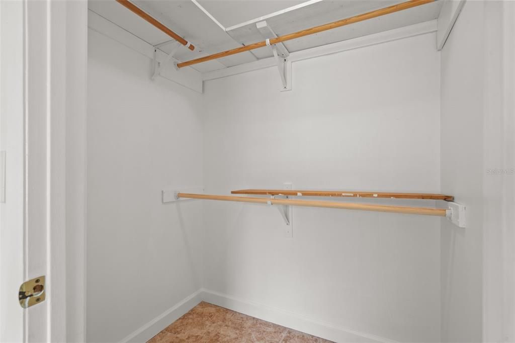 Active With Contract: $270,000 (2 beds, 2 baths, 1062 Square Feet)