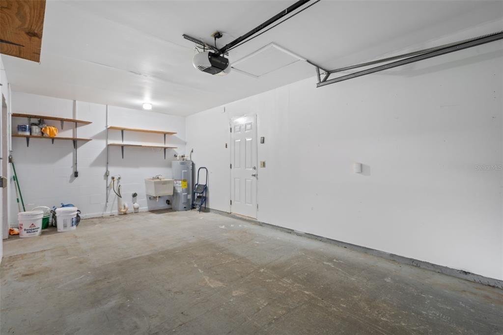 Active With Contract: $270,000 (2 beds, 2 baths, 1062 Square Feet)