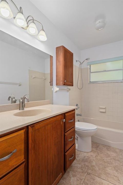 Active With Contract: $270,000 (2 beds, 2 baths, 1062 Square Feet)