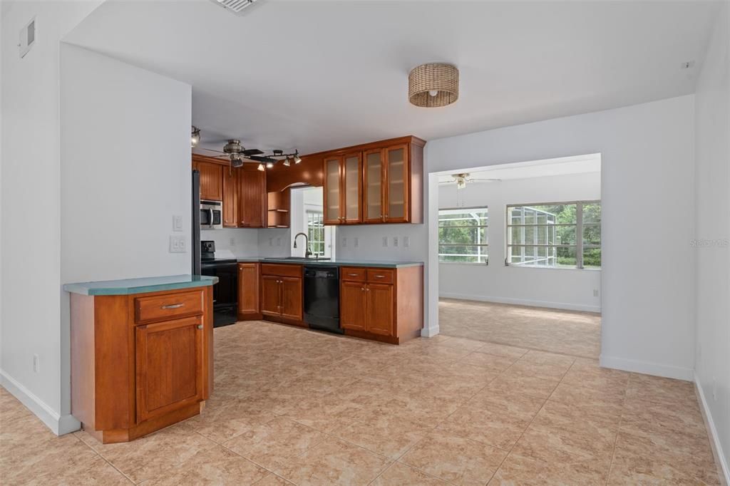 Active With Contract: $270,000 (2 beds, 2 baths, 1062 Square Feet)