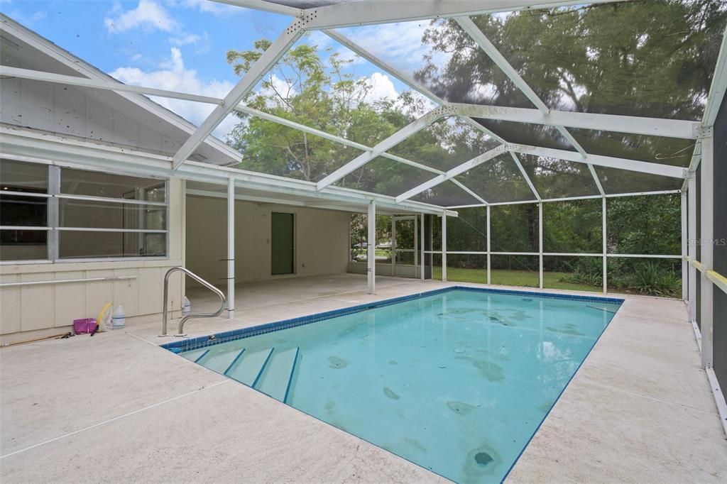 Active With Contract: $270,000 (2 beds, 2 baths, 1062 Square Feet)