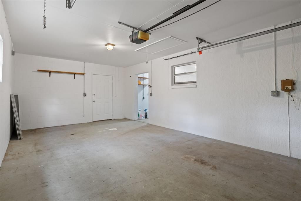 Active With Contract: $270,000 (2 beds, 2 baths, 1062 Square Feet)