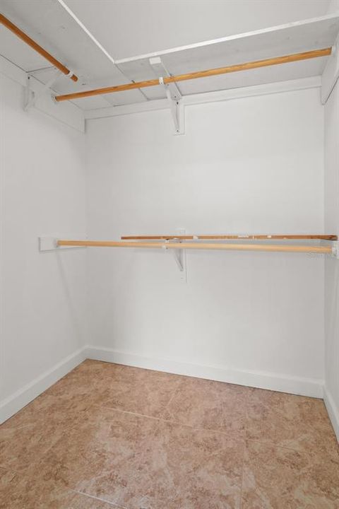 Active With Contract: $270,000 (2 beds, 2 baths, 1062 Square Feet)