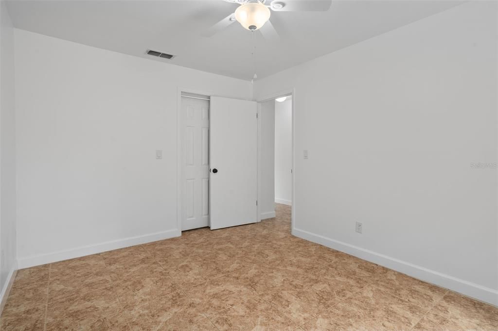 Active With Contract: $270,000 (2 beds, 2 baths, 1062 Square Feet)