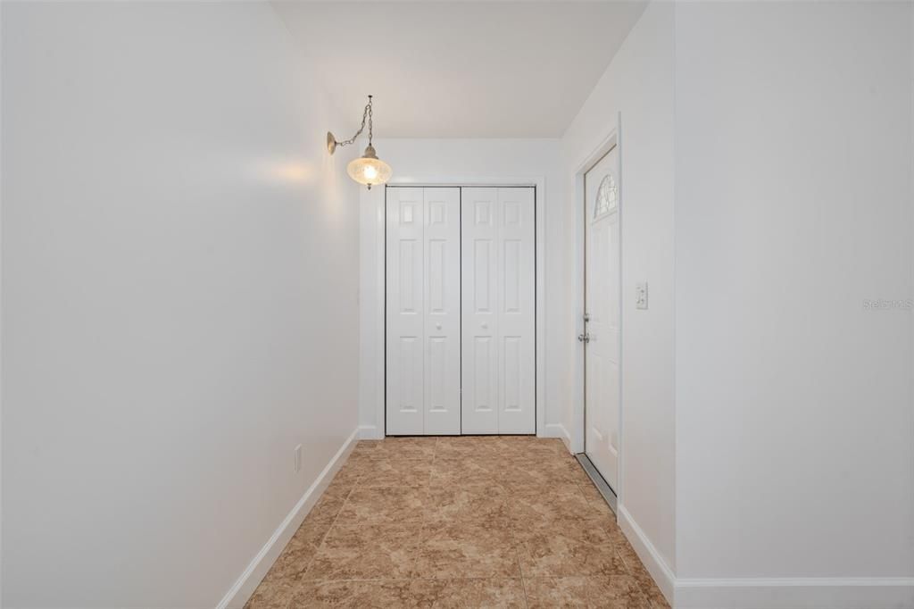 Active With Contract: $270,000 (2 beds, 2 baths, 1062 Square Feet)