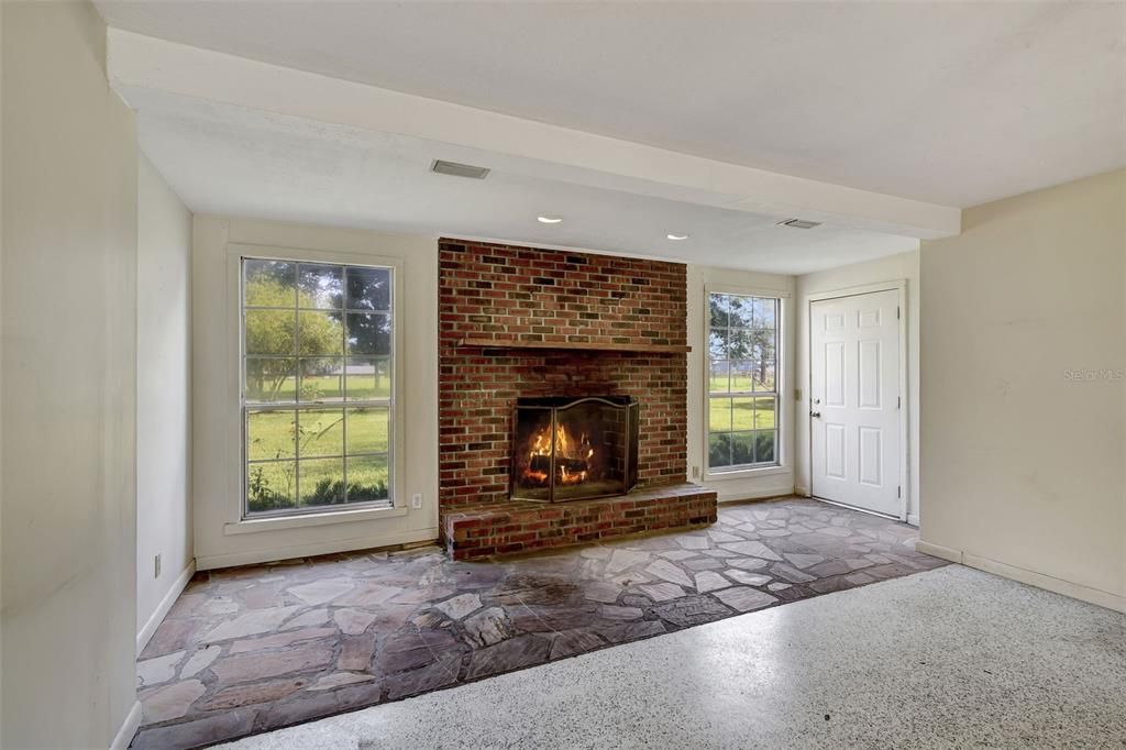 For Sale: $639,000 (3 beds, 2 baths, 1206 Square Feet)