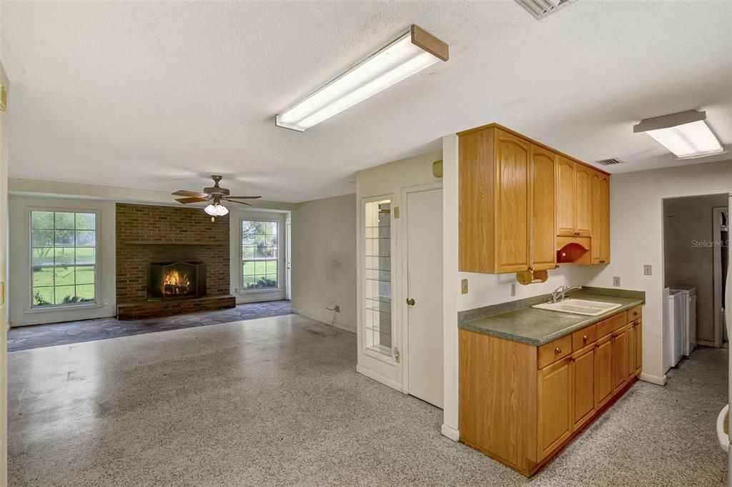 For Sale: $639,000 (3 beds, 2 baths, 1206 Square Feet)