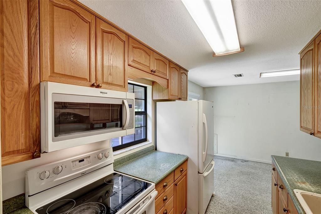 For Sale: $639,000 (3 beds, 2 baths, 1206 Square Feet)